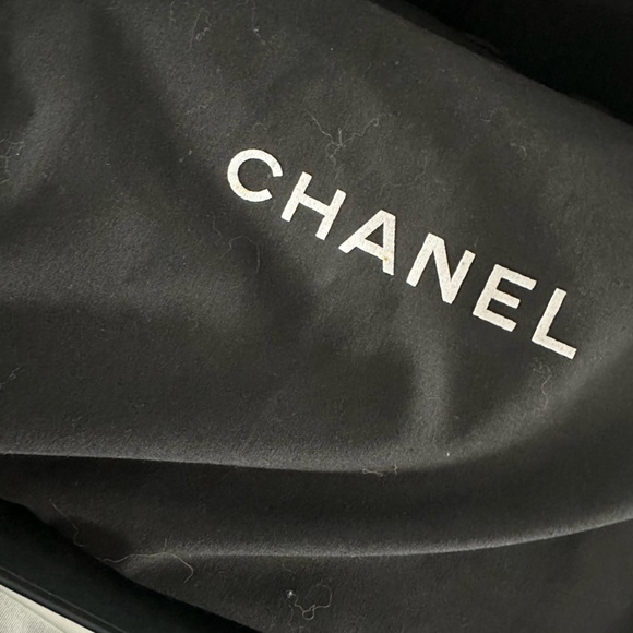 Authentic large Chanel Boy Bag in black calfskin. Comes with full set. - Picture 9 of 12